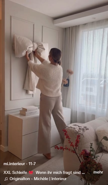 Die DIY-Schleifen entstehen mit Materialien wie Kissen, Karton und Stoff
