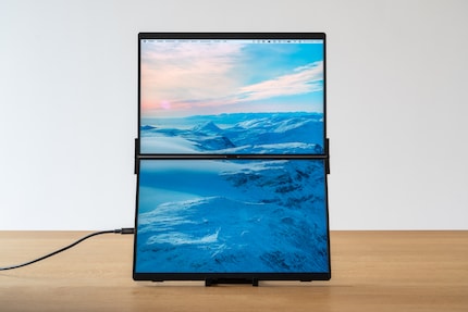 Without the power supply, the FlipGo Dual’s pretty dark.