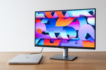 I just don’t understand the two-tone design. Why not keep everything in grey, silver or black?