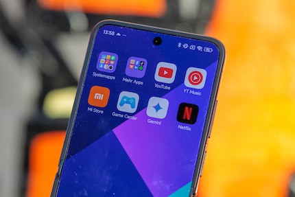 HyperOS relies on pre-installed apps from third-party providers.