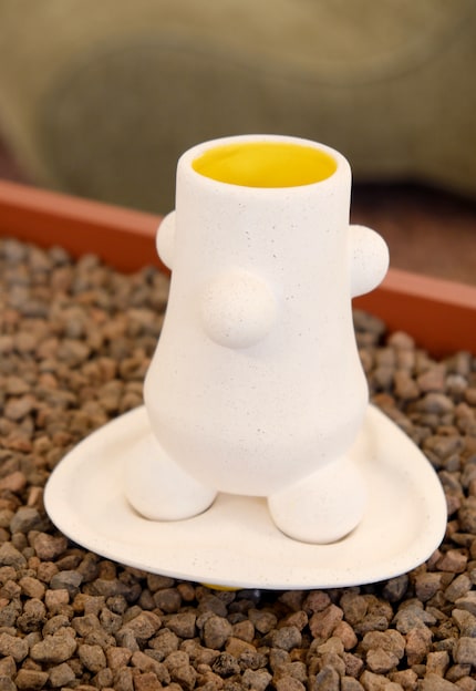 Das Keramikset «Kahwen» kombiniert Einflüsse aus Mexiko, Frankreich und Afrika. «Kahwen» bedeutet Kaffee in der Maya-Sprache. Nancy Terán x Mutua Estudio De Cerámica x Hall Haus.