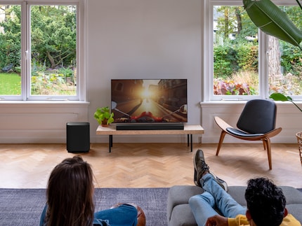 Die Enchant Soundbars werden durch Speaker und Subwoofer ergänzt.