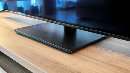 The bottom edge of the panel is too low for most soundbars.