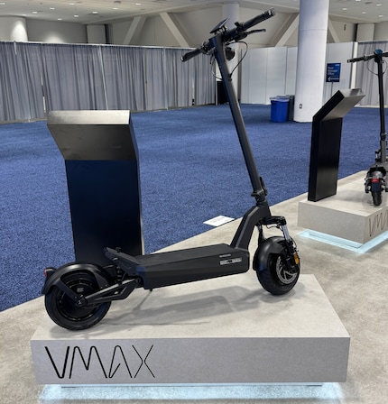 The VX6 is the e-scooter with the most power in the portfolio.