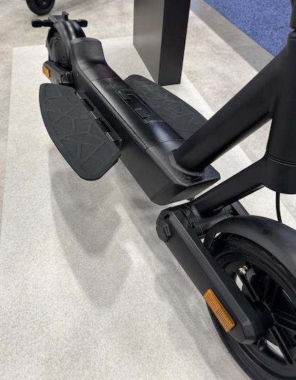 The battery between the two folding footboards can be removed.
