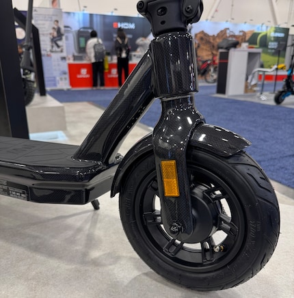 The frame of the VX8 is made of carbon fibre.