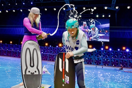 A reason to celebrate: Sarah Spalinger wins the first Indoor Pump Foil World Cup ahead of Viola Lippitsch.