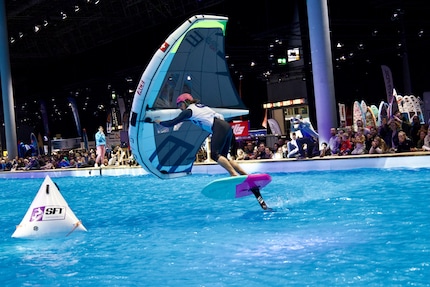 It's hard to imagine, but thanks to the wind turbines, wingfoiling was even possible in the pool.