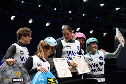 These are the new indoor foil champions at the first World Cup in the pool.