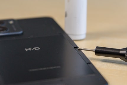 The repair would be even easier with fewer screws.