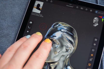ZBrush auf dem iPad lässt sich ohne Tastatur dafür mit Finger und Stift bedienen.