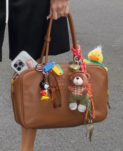 Sunglasses and a bunch of keys complement the playful bag charms perfectly.