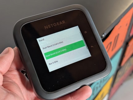 Der Netgear lässt sich mit dem Touchscreen einfach und schnell konfigurieren.