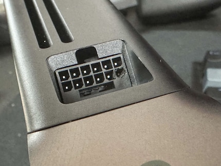 It is noticeable that only one pin has melted.