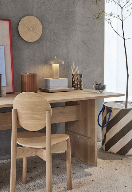 The Tokei is a successful blend of retro charm and natural elegance.