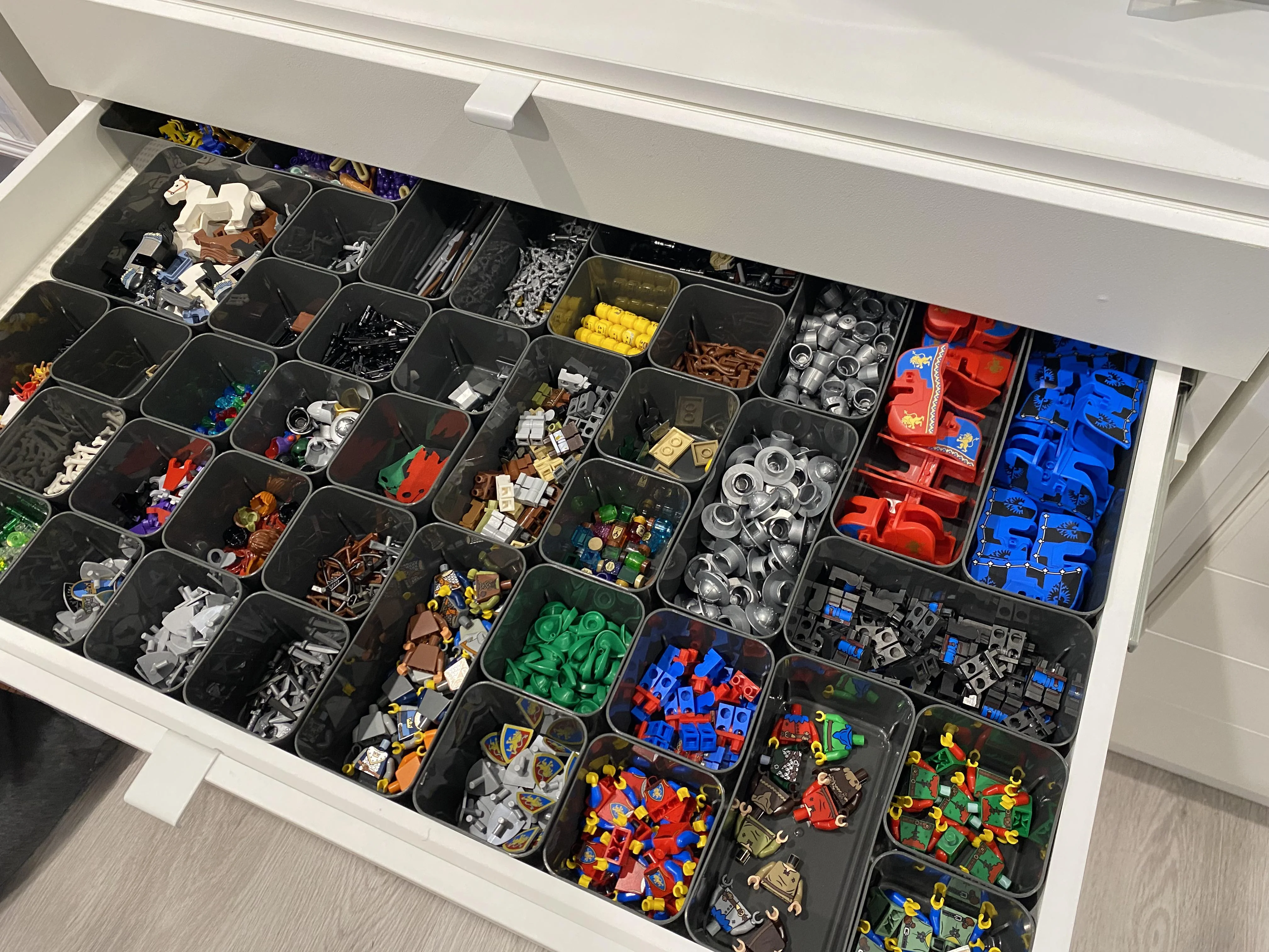 Not the Lego storage in the Jungfer household, but impressive, isn’t it?