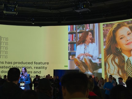 Auch Schauspielerin Drew Barrymore setzt sich für einen kindersicheren Umgang mit moderner Technologie ein.
