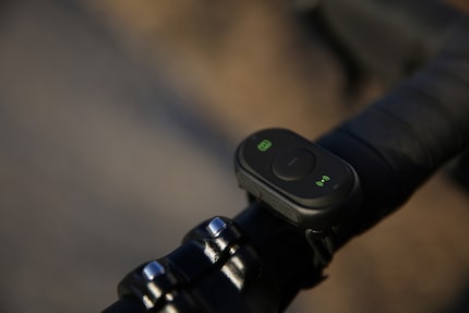 Die Bluetooth-Fernbedienung der Ranger am Lenker.