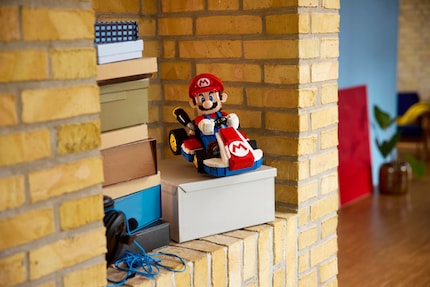 Als Ausstellungsstück im Regal macht der baubare Mario eine gute Figur.