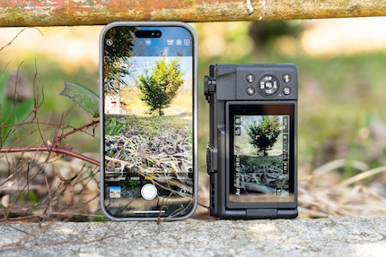 Mit modernen Smartphones kann das Display der Canon V1 nicht mithalten.