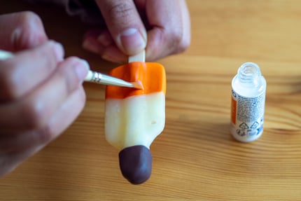 The gloss varnish makes the key ring look even more realistic.