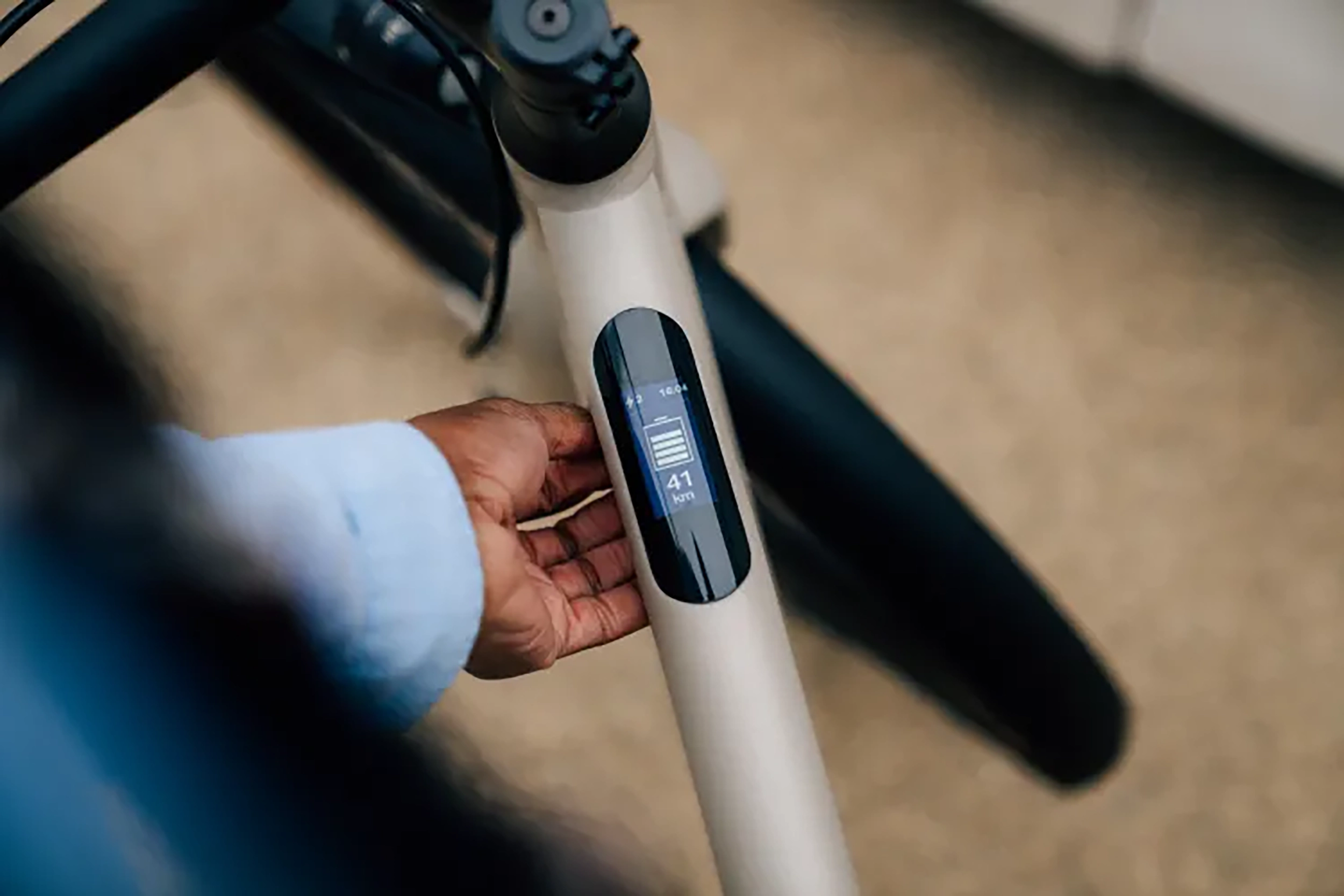 The Nova's display integrated into the top tube.