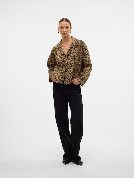 The leo denim jacket is an eye-catcher.