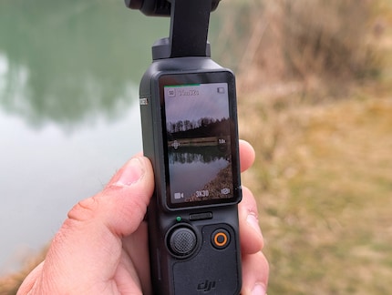 I can shoot videos directly in this format by turning the screen upright.