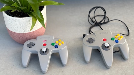 Der N64-Controller feierte 2021 sein Comeback mit einer kabellosen Version für Nintendo Switch Online.