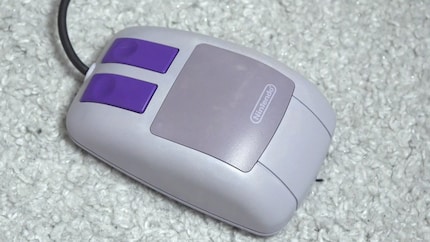 Die Super NES Mouse sieht nicht nur aus wie eine gewöhnliche PC-Maus, sondern funktioniert auch genauso. Gähn.