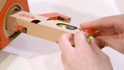 Labo kombiniert über Basteln Karton mit der Hardware der Switch.