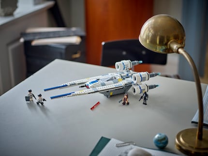 For the start of the second Andor season, the U-Wing takes off with exclusive minifigures - ready for the next mission on your desk.