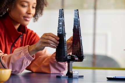 The dark side presented in style: The iconic shuttle also cuts an impressive figure as a display model.