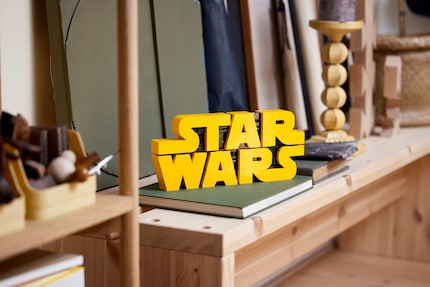 Fan pride to build with: The 3D logo brings the galaxy straight to the shelf - including mini details for attentive Jedis.