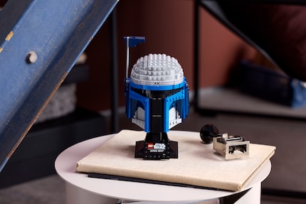 Mandalorian splendour in silver blue - a must-have for anyone who wants to add to their helmet collection.