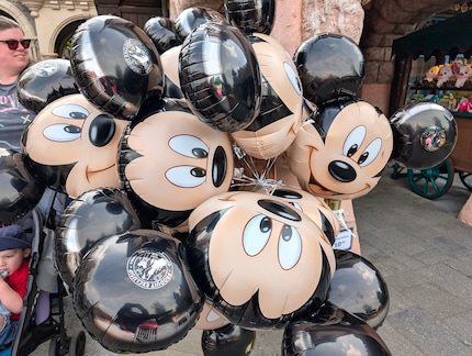 Annoying souvenir for 10 euros. See also: who doesn’t like carrying a balloon around all day?