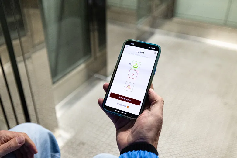 Die Liftboy-App zeigt die Steuerbefehle des Aufzugs.