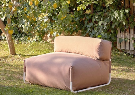 12,15 Kilo? Für ein Outdoor-Möbel ist das ein solides Mittelmass.