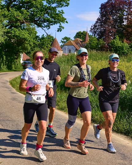 Samara, Anja, Max und ich haben uns in einer Vierer-Laufgruppe zusammengefunden.