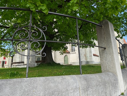 Hier das Kirchentor in ganzer Pracht.