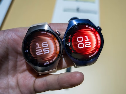 The 42 mm version of the Watch 5 (left) compared with the 46 mm version.
