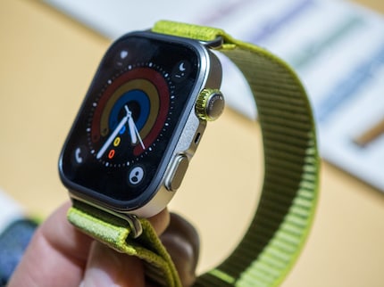 Crown and button on the side of the Watch Fit 4 Pro.