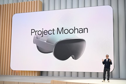 Bisher ist das Headset von Samsung nur zu sehen gewesen. Weitere Informationen gibt es nicht.
