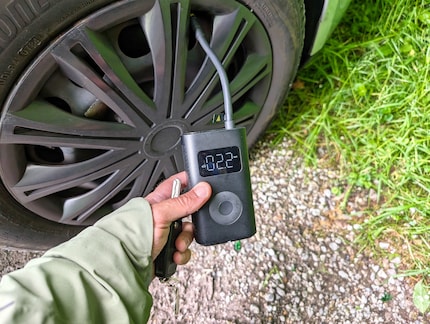The Xiaomi Air Compressor can also measure the pressure of car tyres.