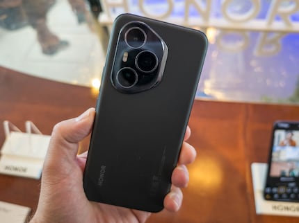 The Honor 400 Pro has a telephoto camera.