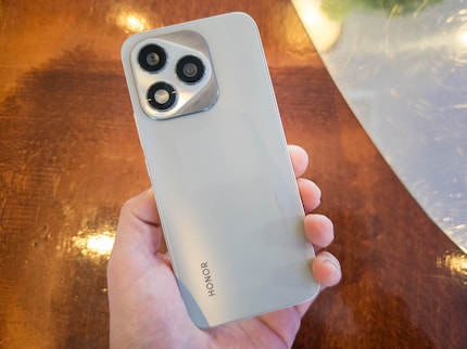 View of the back of the Honor 400 Lite.