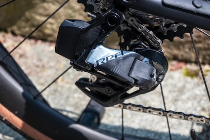 Der Akku der elektronischen Sram Red XPLR AXS ist im Gegensatz dazu am Gran Turismo GR X von Bixs aussen angebracht.