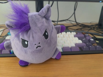 My soft toy might be grumbling about my tangled cables, but I’m pleased with the camera’s soft bokeh effect.