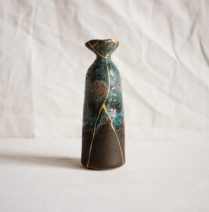 Die japanische Reparaturmethode «Kintsugi» lässt die Keramik durch vermeintliche Fehler noch einzigartiger und schöner erscheinen. 