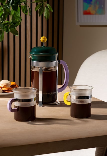 Color-Blocking: Die Chambord French Press überzeugt mit mutiger Farb-Kombi.